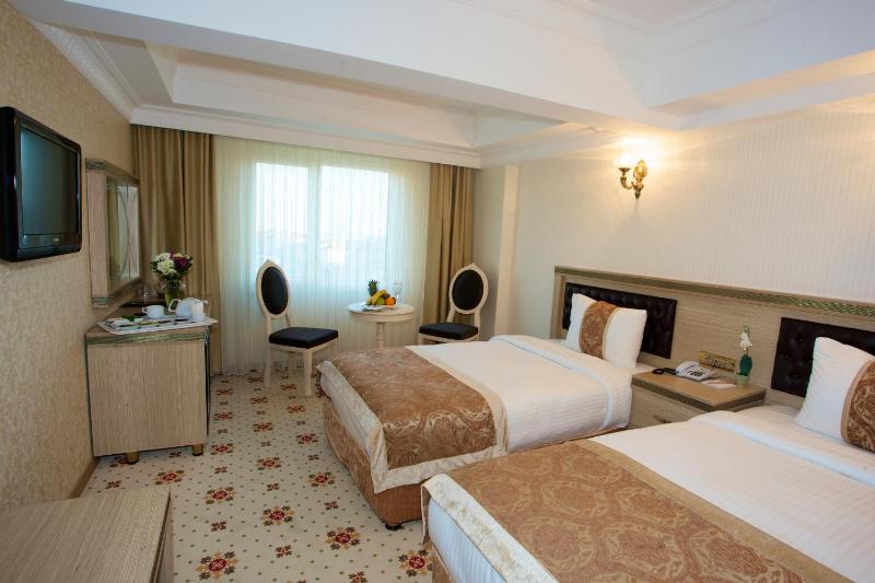 Standard Triple Room image 3