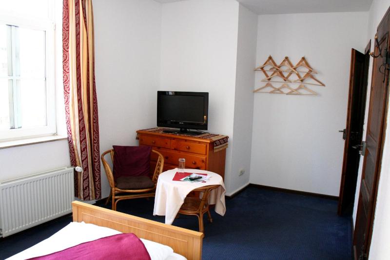 Single Room with Shower image 3