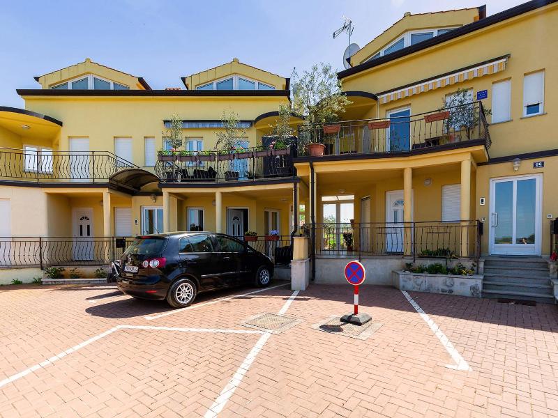 Deluxe Apartment image 1