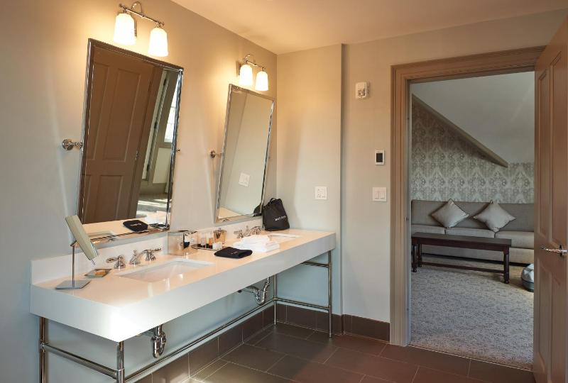 King Room image 3