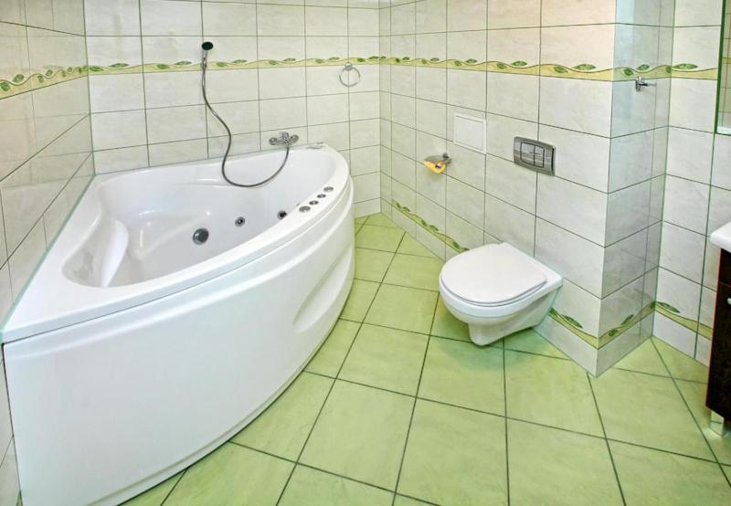 Double Room with Spa Bath image 4