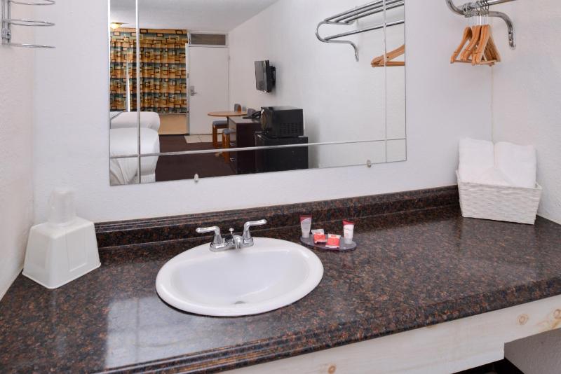 Deluxe Double Room with Two Double Beds image 3