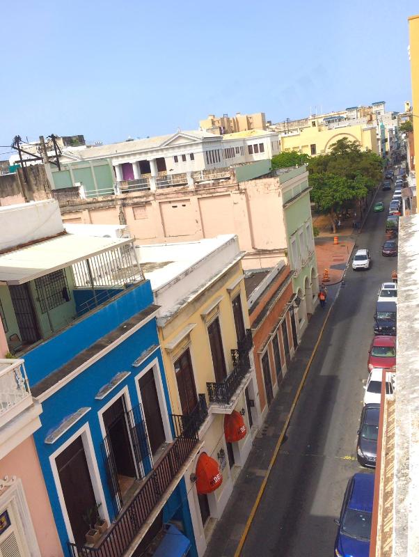 Double Room with Balcony image 2