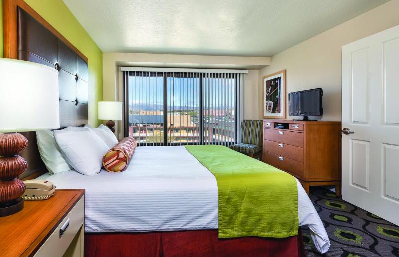 Two-Bedroom Suite image 4