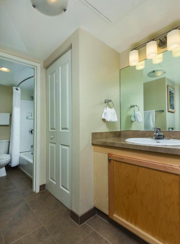 Two-Bedroom Suite image 3