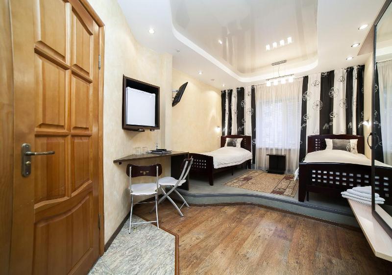 Superior Twin Room image 3