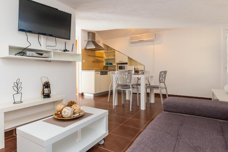 Deluxe Apartment with Balcony and Sea View image 3