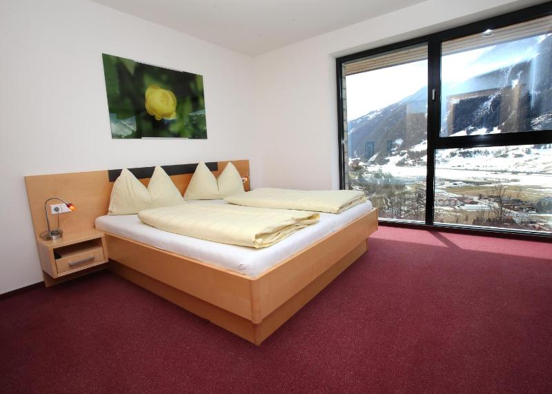 Apartment with Mountain View image 4