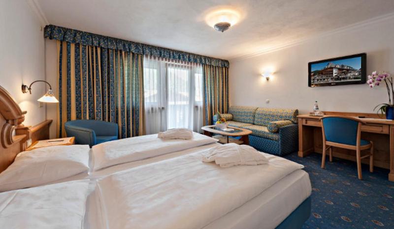 Junior Suite with Balcony image 1