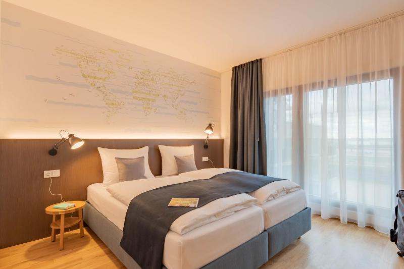 Double Room image 3