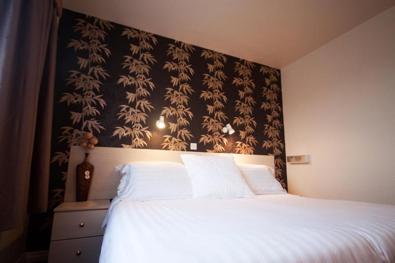 Economy Double or Twin Room image 4