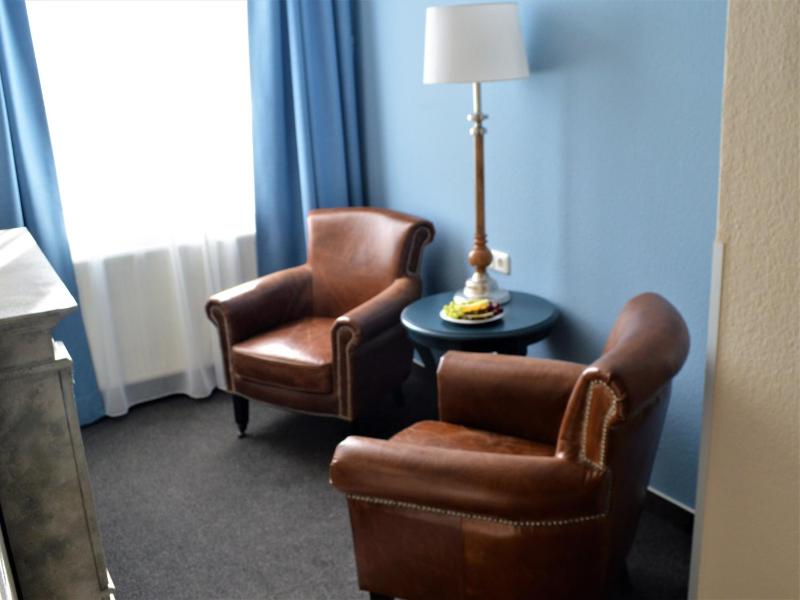 Classic Double Room image 2