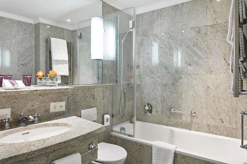 Standard Double Room image 3