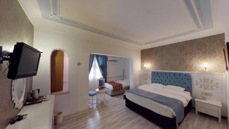 Standard Double Room image 4
