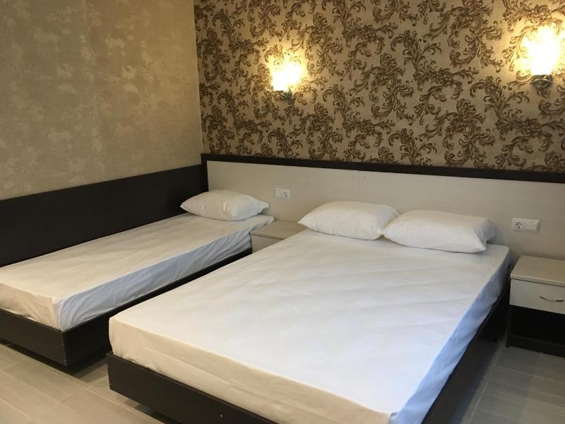 Deluxe Triple Room image 2