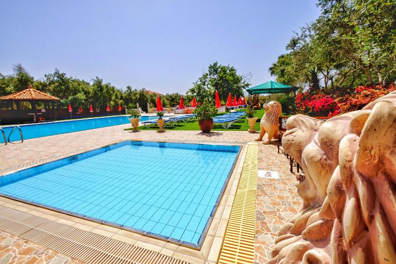 Two-Bedroom Villa image 2