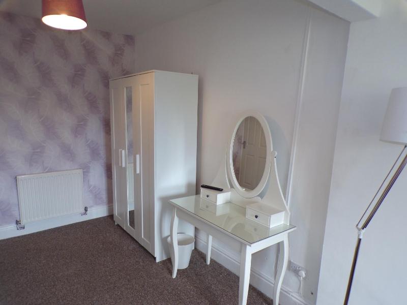 Zoo Cottage - image 34
