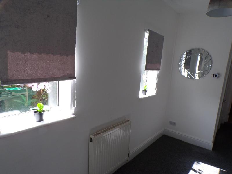 Zoo Cottage - image 12