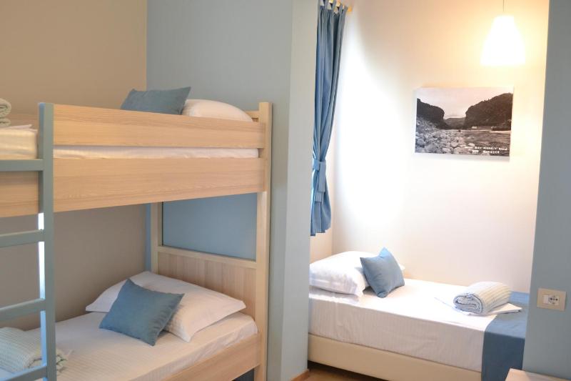 Triple Room with Balcony image 4
