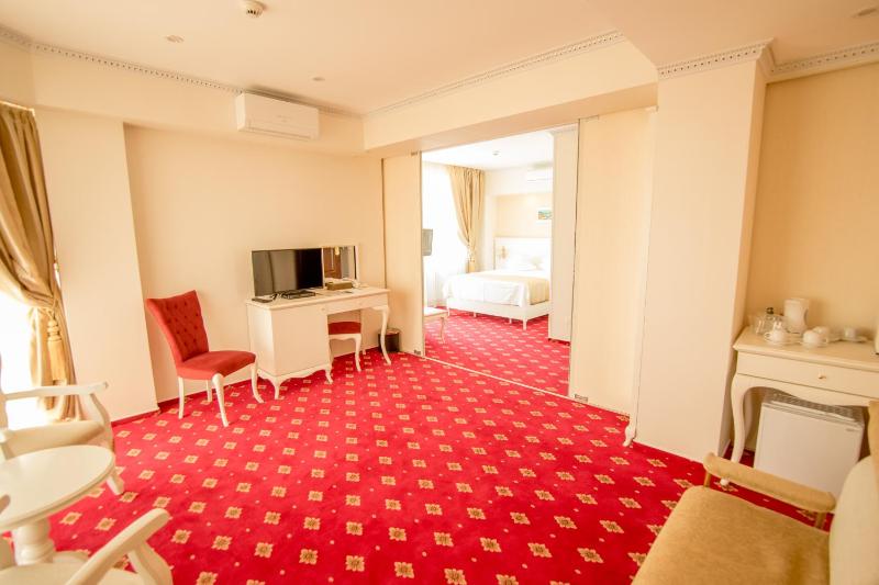 Junior Suite with Sea View image 2