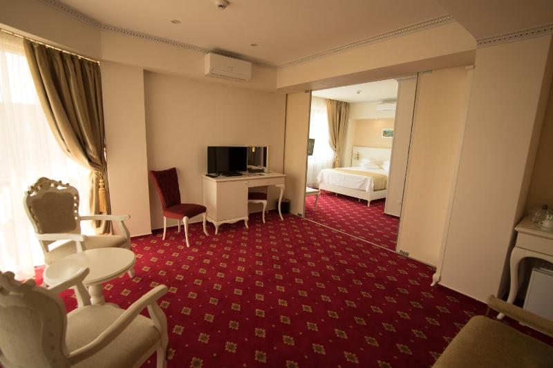 Junior Suite with Sea View image 3