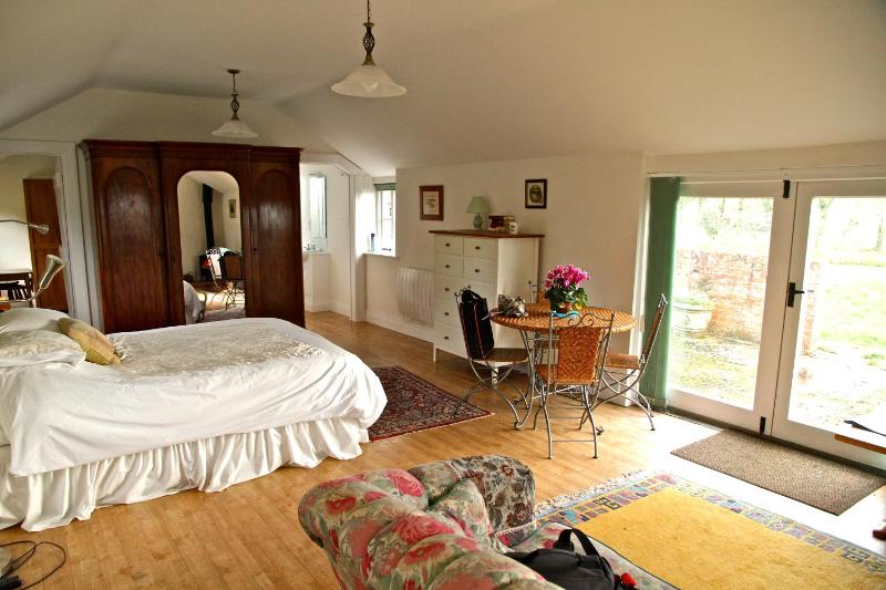 Family Studio (2 Adults + up to 2 Children) image 2