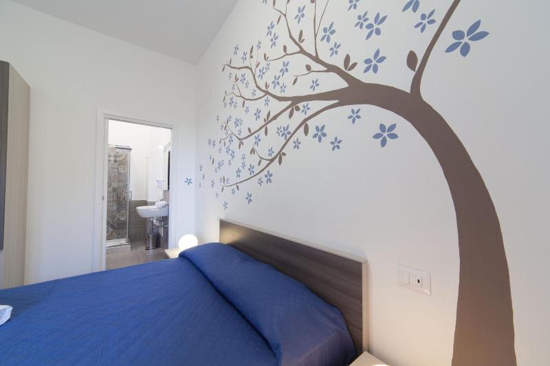 Double Room image 4