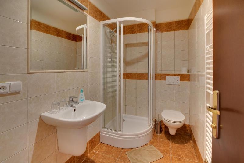Double Room image 3