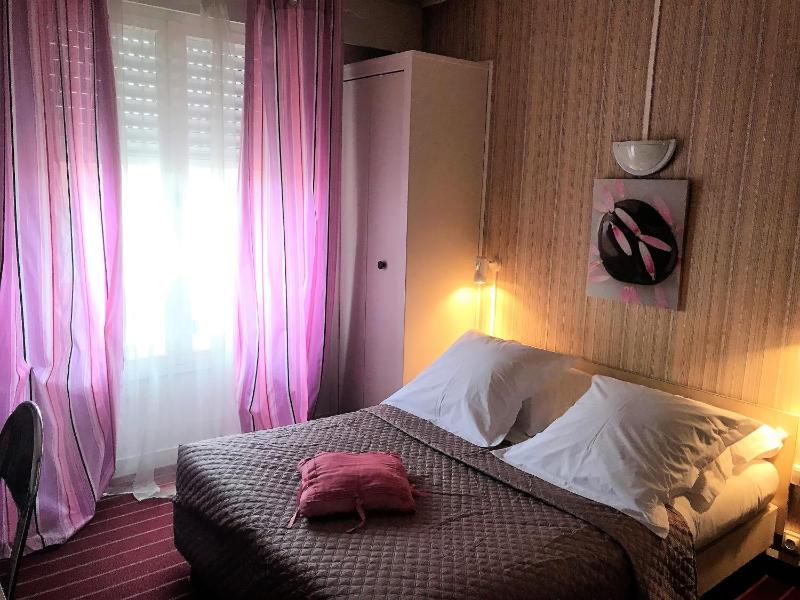 Classic Room with Shower (1 adult ) image 3