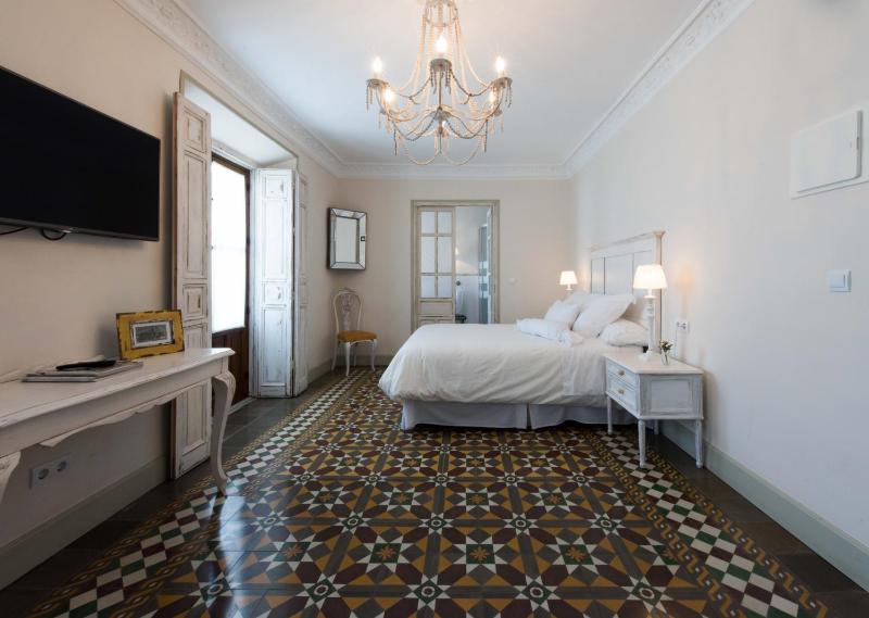 One-Bedroom Apartment image 1