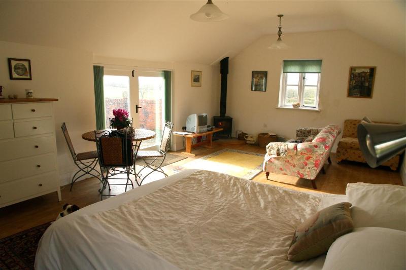 Family Studio (2 Adults + up to 2 Children) image 1