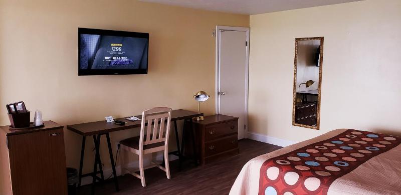 Deluxe King Room - Oceanfront image 2