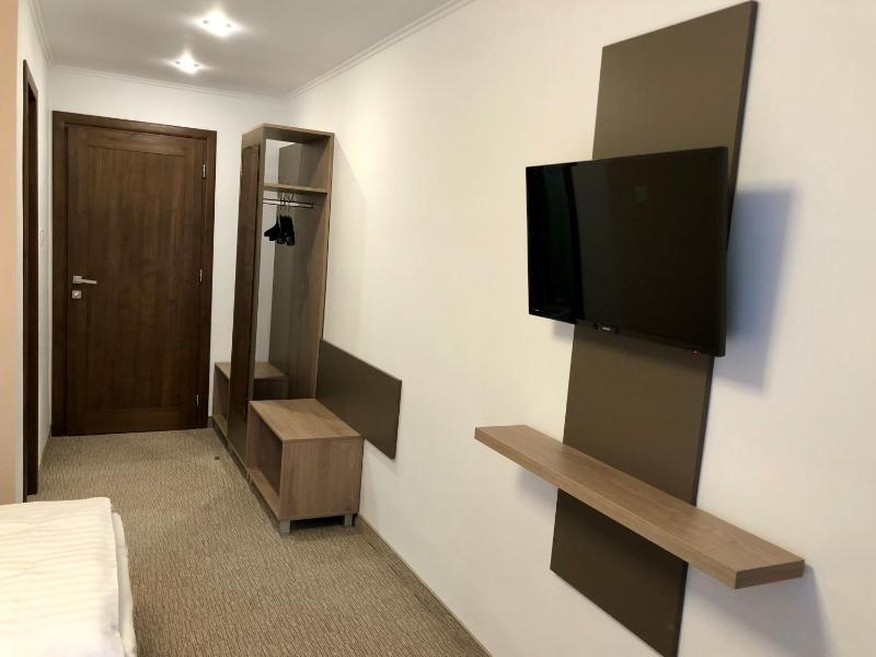 Double or Twin Room image 2