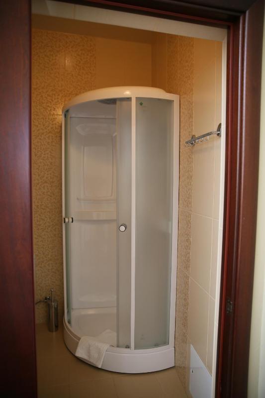 Twin Room with Shower image 3