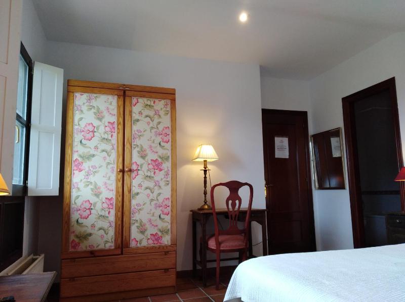 Double Room with Private Bathroom image 1