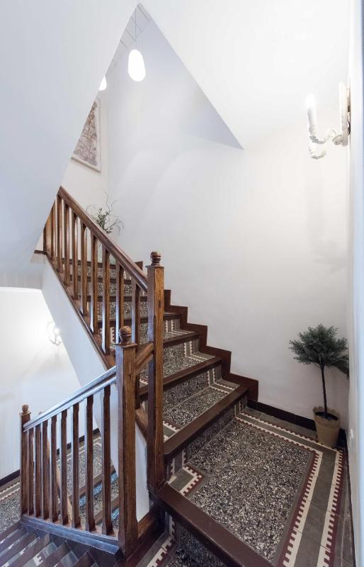 One-Bedroom Apartment image 2