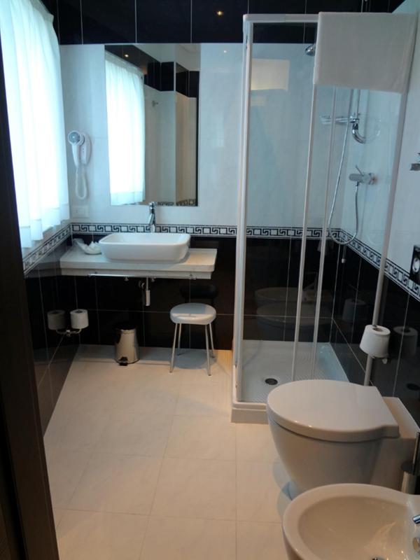 Single Room image 3