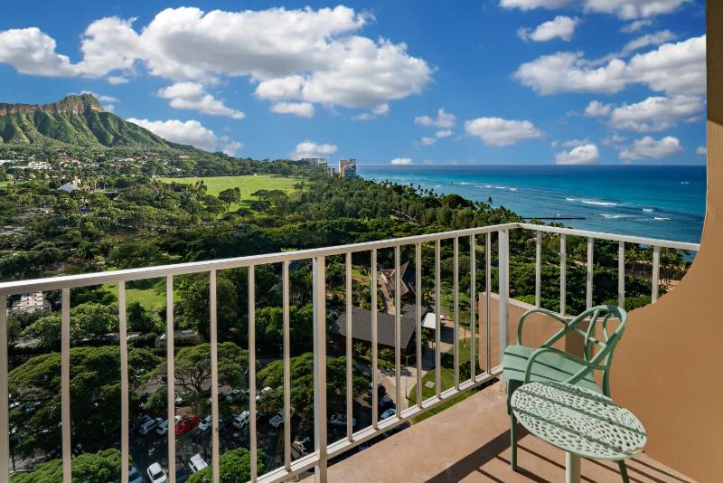 Ocean View Balcony, King image 4