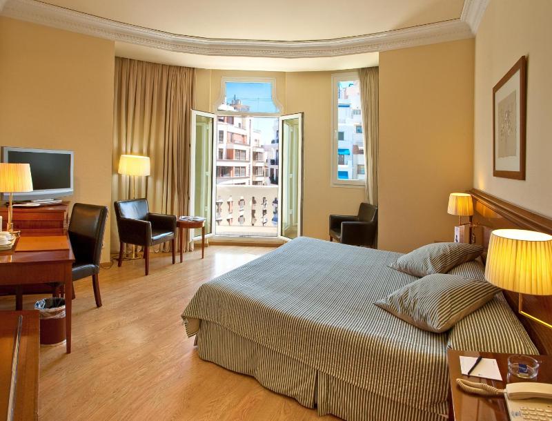 Superior Double Room with City View image 3