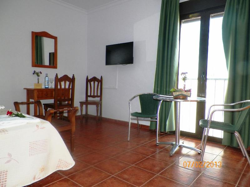 Double Room with Balcony image 4