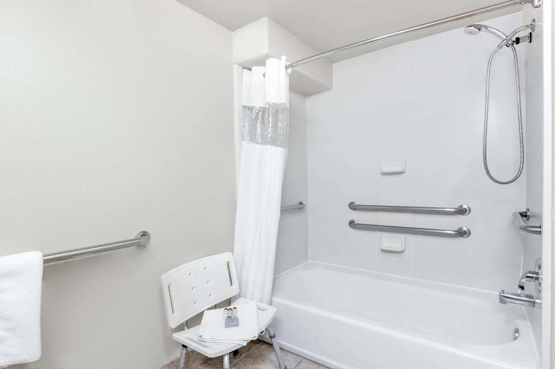 Queen Suite with Two Queen Beds - Disability Access - Non-Smoking image 1