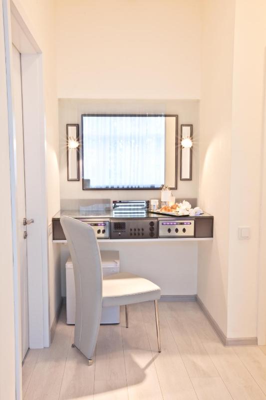 Double Room with Garden View image 2