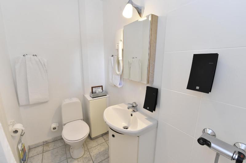 Economy Double or Twin Room image 3