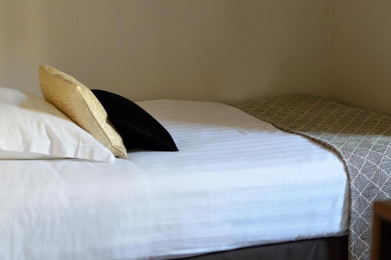 Classic Single Room image 4