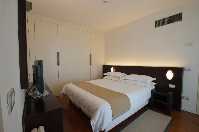 Panoramic Suite with Balcony image 1