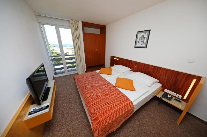 Comfort Triple Room image 1