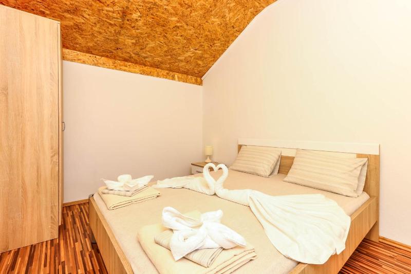 One-Bedroom Apartment image 3