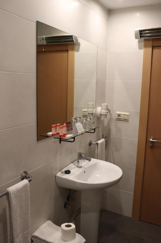 Double or Twin Room image 3
