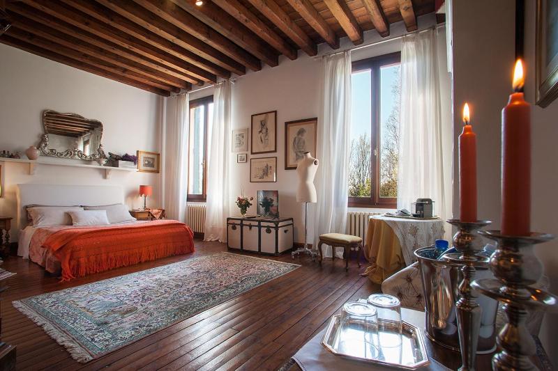 King Room with Garden View image 3