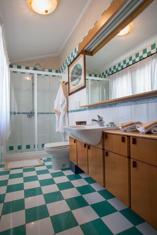 Queen Room with Garden View image 3